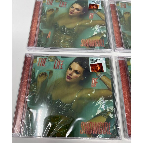 Taylor Swift The Life of a Showgirl CD Signed Autograph Photos 1-4 Complete Set - Picture 3 of 6